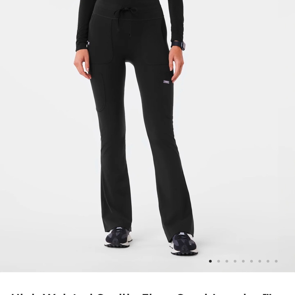 Figs Seville flare scrub legging
XS